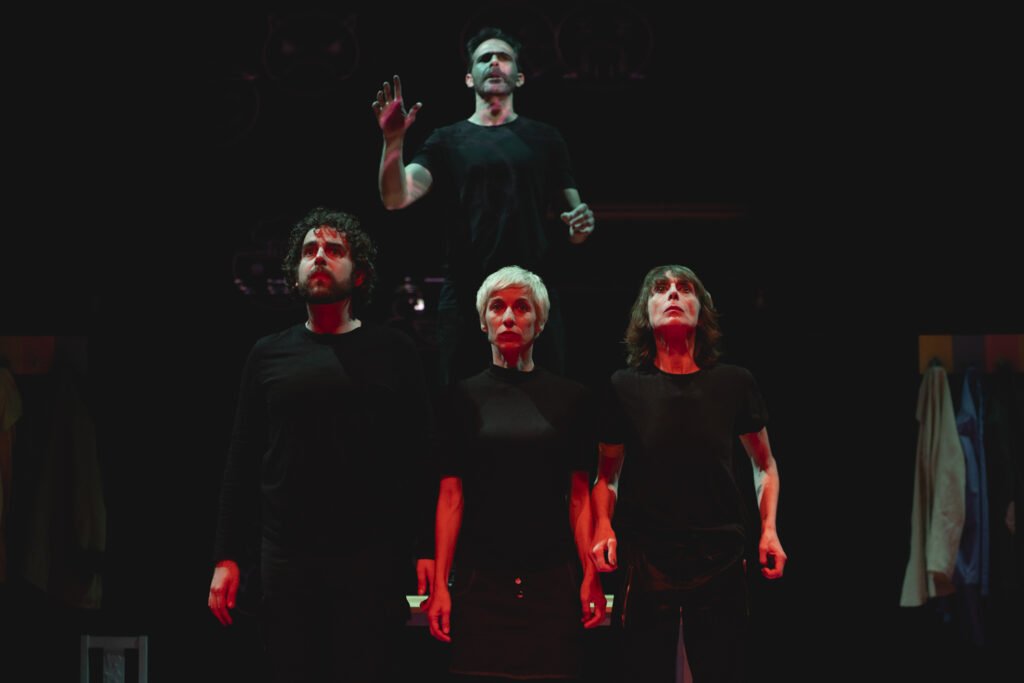 Pablo Villa Sánchez dirigiendo un proyecto de artes escénicas en Madrid con un enfoque innovador y comunitario.