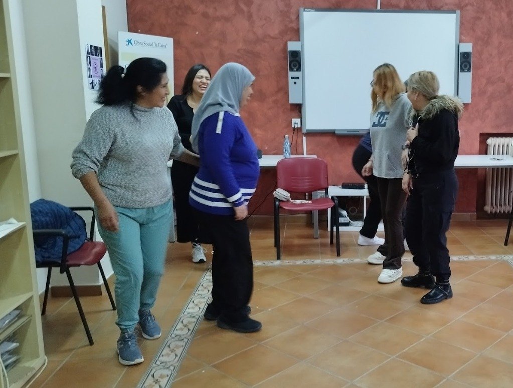 Pablo Villa Sánchez impartiendo un taller de formación en artes escénicas en Madrid con un grupo de profesionales y participantes.